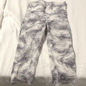 Lululemon crop knee length legging